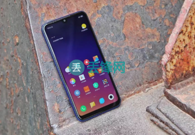 小米Play手機(jī)進(jìn)水急救指南 清潔用金屬墊的方法與注意事項(xiàng)